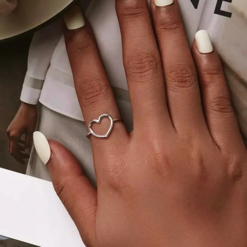 925 Sterling Silver Simple Minimalist Heart Ring - Picture 3 of 6